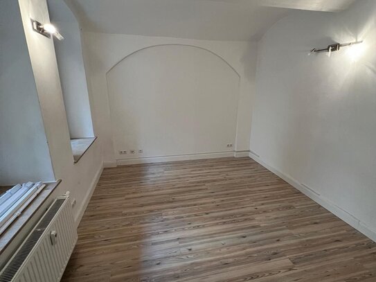 Wohnen im grünen schöne kleine 1-R-Wohnung in MD-Altstadt EG ca.28m²; zu vermieten .