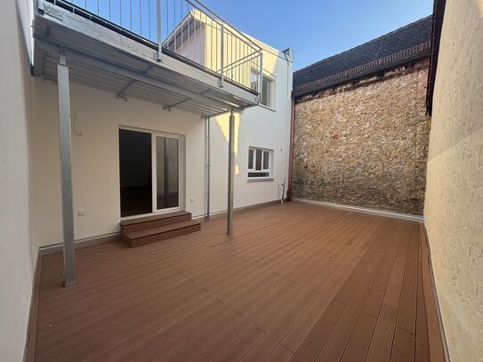 wunderschöne 3-Zi.-Wohnung mit toller Dachterrasse in hervorragend saniertem Wohngebäude