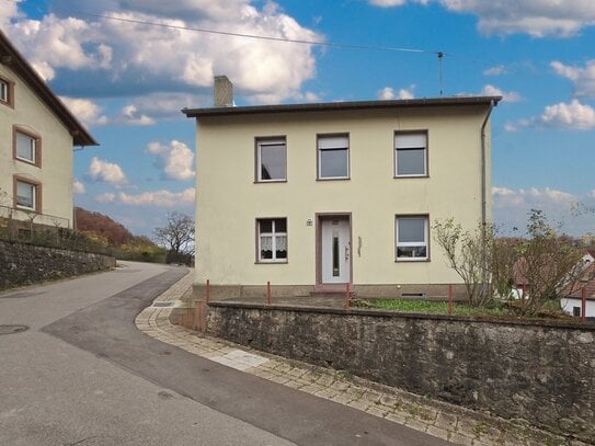 Teilsaniertes Bauernhaus mit großer Scheune und Garage in Silwingen