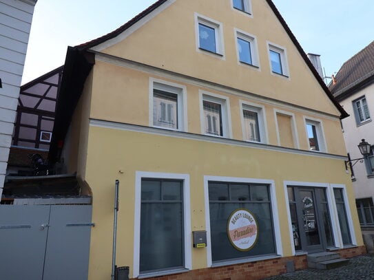 Gepflegtes, großzügiges Mehrfamilienhaus mit Gewerbe in 91522 Ansbach