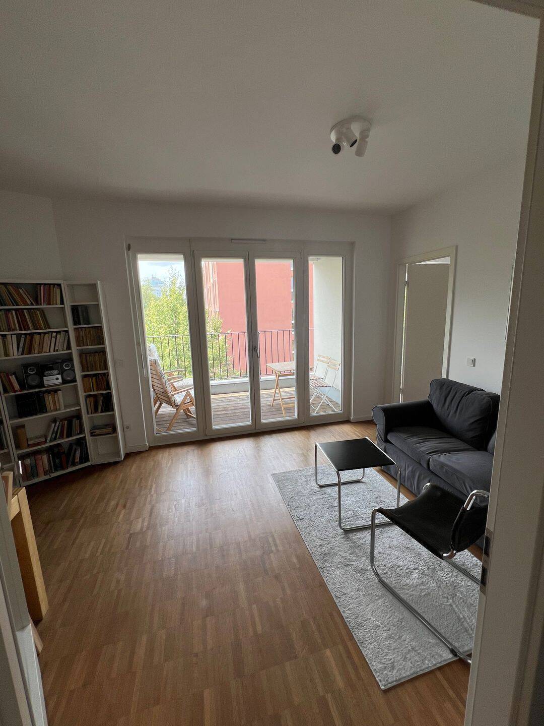 Moderne 2,5-Zimmer-Wohnung | Voll möbliert | Südwest-Balkon | TG-Stellplatz | Aufzug - Photo 1