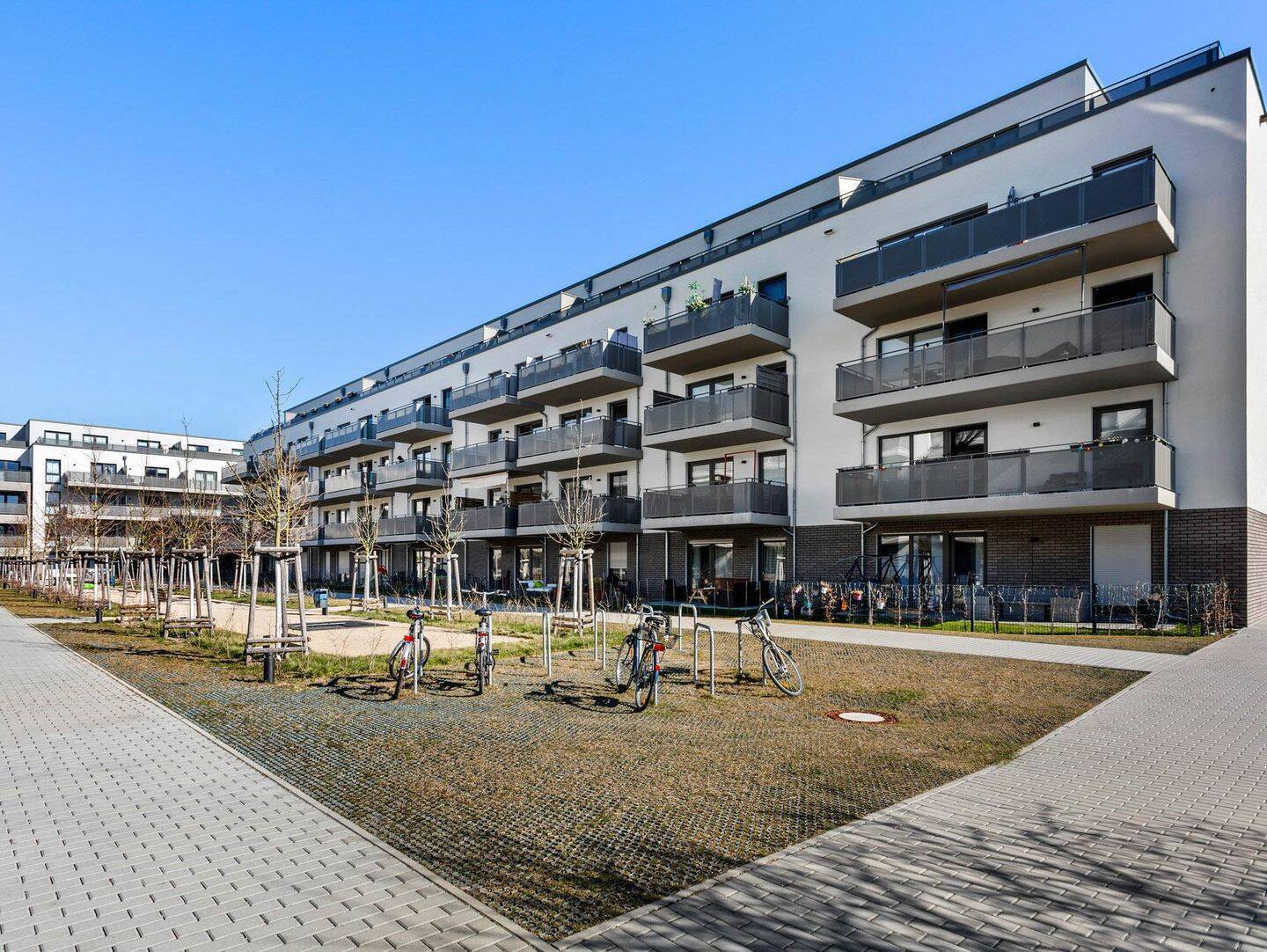 LUI Spandau: Attraktive 3-Zimmer-Wohnung mit EBK und Balkon. - Photo 1