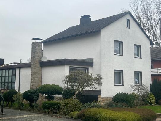 **Ruhig gelegenes Zweifamilienhaus, mit Einliegerwohnung in Randlage von Menden**