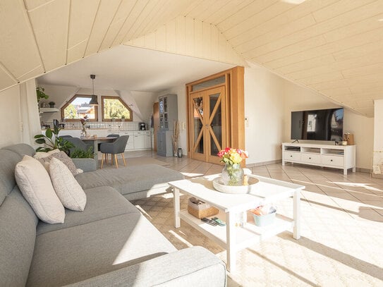 3,5 ZKB Wohnung mit Einbauküche, Carport und Dachterrasse