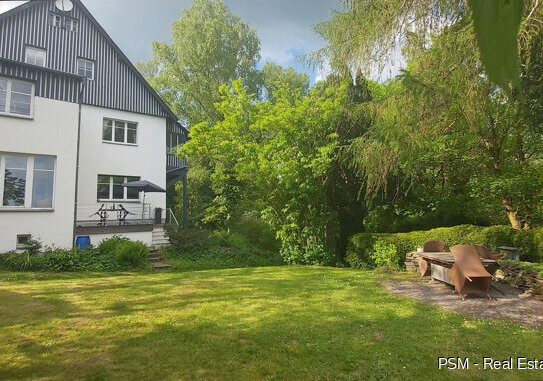 Leben wie im Urlaub! Freistehendes 3 Familienhaus auf einem traumhaften Grundstück mit TOP Aussicht!