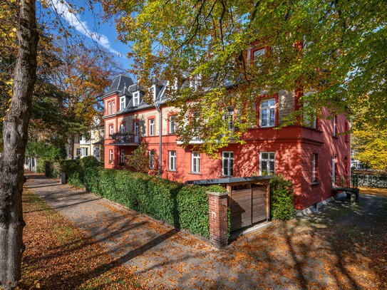 Logenplatz am Schlosskanal: 3- bis 4-Zimmer-Wohnung in traumhaftem Altbau-Juwel