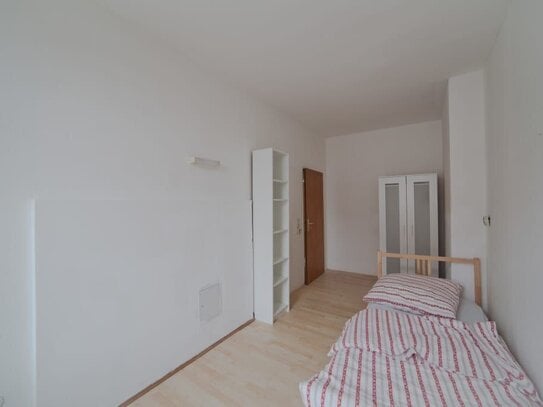 Schönes Zimmer in einem Coliving-Apartment in München