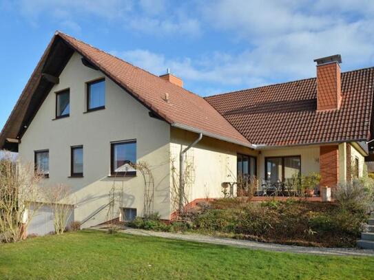 **Beste Lage "Am Huberg" ** Freistehendes Ein- bis Zweifamilienwohnhaus mit Garage und Garten