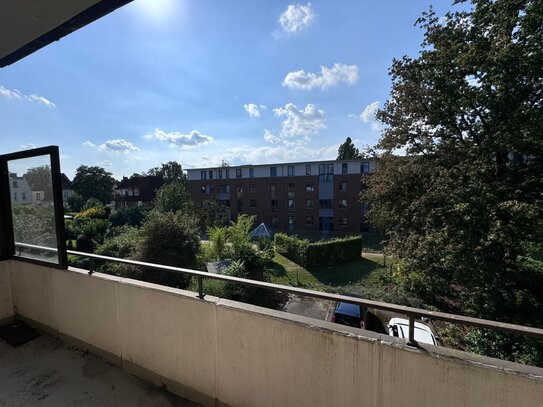 Sonnige und ruhige 2-Zimmerwohnung mit großem Balkon und KFZ Stellplatz in Lübeck St. Gertrud