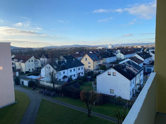 Erstbezug nach Komplettrenovierung! 2-Zimmerwohnung mit Südbalkon ca. 65 m² + neue Einbauküche + Garage