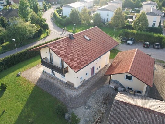 Sie suchen eine moderne neuwertige Immobilie (Niedrigenergiehaus) in ruhiger zentraler Lage?