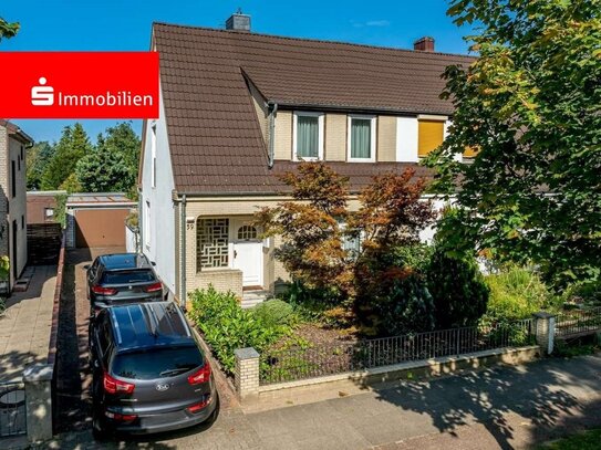 Wohnen am Waldrand! Kleine gemütliche Doppelhaushälfte mit Teilkeller und Garage in Elmshorn!