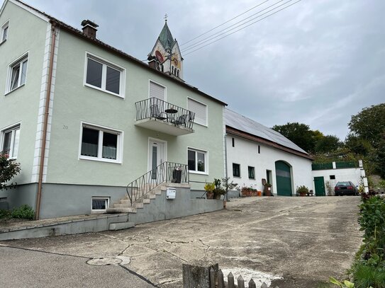 Bauernhaus mit Halle (Garage)