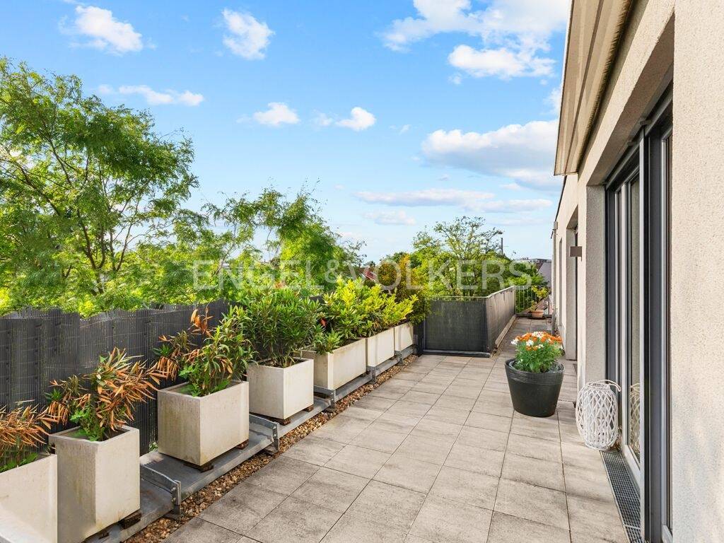 Barrierefreies, lichtdurchflutetes Penthouse mit Sonnenterrasse, Fahrstuhl und Tiefgaragenstellplatz