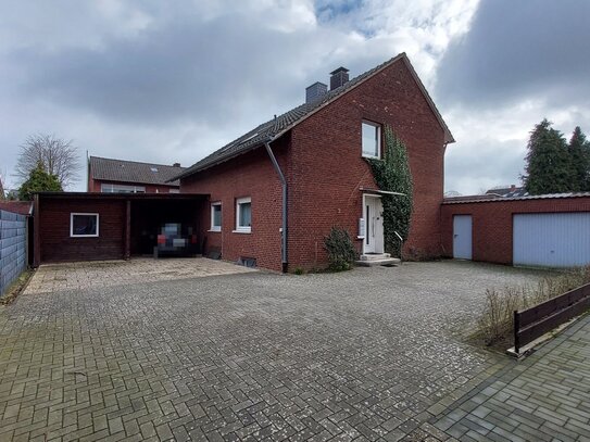 Eingeschossiges Zweifamilienhaus mit Garage in Greven