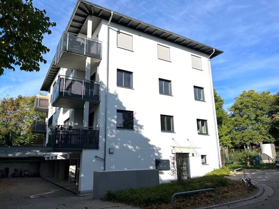 Moderne Wohnung mit Balkon und kleinem Gartenanteil