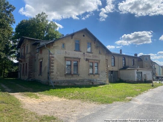 Historische Gebäude zum Sanieren auf parkähnlichen Grundstück in dörflichen Lage