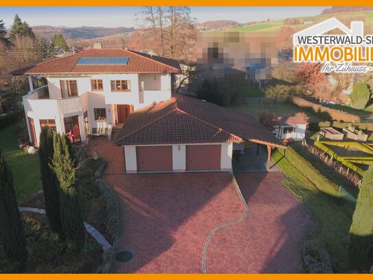 Mediterrane Villa mit Doppelgarage und zusätzlichem Baugrundstück