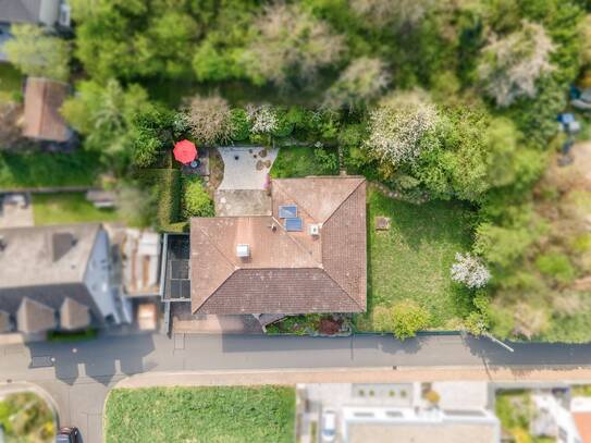 Elegantes Einfamilienhaus mit Einliegerwohnung in begehrter u. naturnaher Wohnlage von Erlabrunn