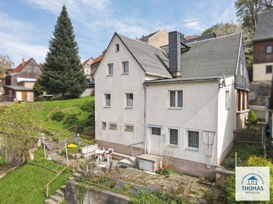 +Facettenreiches 890 m2 Grundstück mit familiärem EFH, prächtigem Garten & Doppelgarage in Sebnitz+