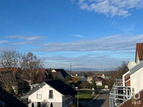 Sehr schöne und ruhig gelegene 90 qm Dachgeschosswohnung mit Balkon