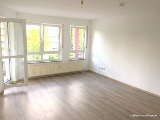 Attraktive 2-Zi.-Wohnung mit Balkon, Einbauküche + TG-Stellplatz in Nbg.-Langwasser/Nä. Frankenzentrum