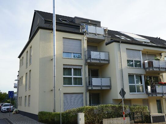 Außergewöhnliches 3-Zi.-Appartement im DG mit Tiefgarage und Fahrstuhl in Lev.-Schlebusch!