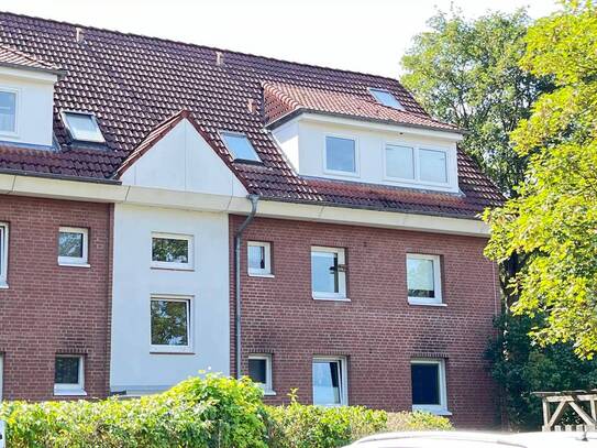 Ruhig und grün gelegene 2 Zi-Wohnung mit kleinem Süd-Balkon und Garage