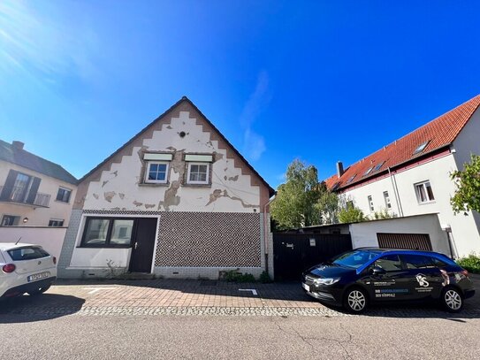 Großes Ein-Zweifamilienhaus in super Lage - Garten - Hof - Garage - SANIERUNGSOBJEKT !!!