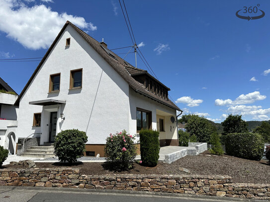 3-Zimmer-Wohnung im EG mit sehr schönem Freisitz und Gartenanteil