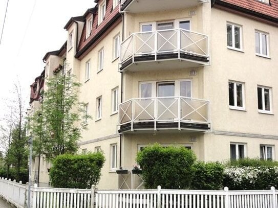 Auf nach Laubegast! - Tolle 2-Zimmer-Eigentumswohnung mit Balkon in wunderschöner Lage!