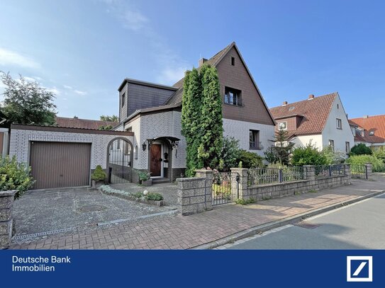 Rohdiamant in Garbsen-Havelse - renovierungsbed. EFH / ZFH mit ELW & 2 Garagen auf 831m² Grundstück