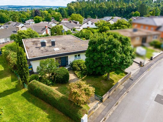 Attraktiver Winkelbungalow mit gepflegtem Garten in Hungen!