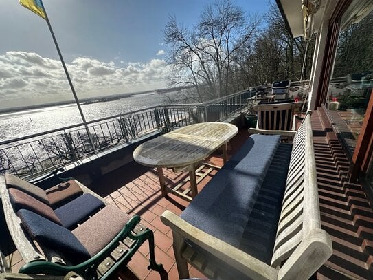 Blankenese möbliertes Haus mit Elbblick in ruhiger Lage befristet zu vermieten.