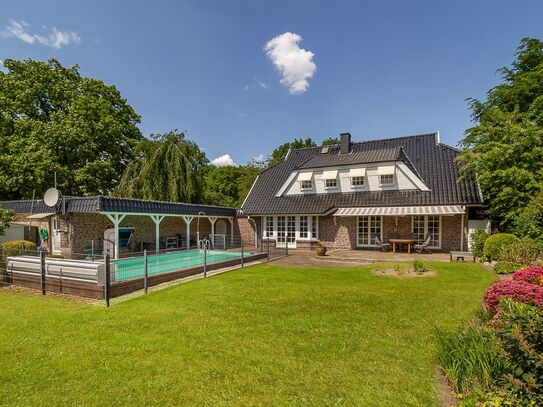 Wohnen mit allen Sinnen - Luxusvilla in Boostedt mit Pool und großem Garten