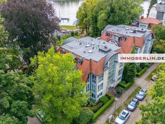 IMMOBERLIN.DE - Exquisite Wohnung mit Südterrasse, Garten & Anteil am Bootssteg in traumhafter Lage bei der schönen Dah…