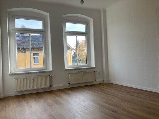 komplett renovierte 2 - Raumwohnung mit Einbauküche am Stadtrand