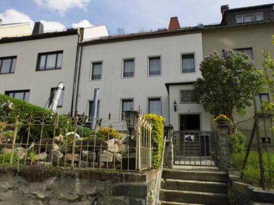 Saniertes 2-Familienhaus mit Gartengrundstück in Südlage und Blick auf die Göltzschtalbrücke!