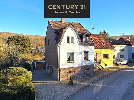 Großzügiges gepflegtes Einfamilienhaus mit großem Garten, Terrassen und Doppelgarage in Quierschied