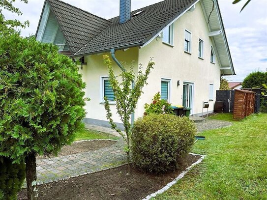 Einziehen und wohlfühlen.....1FH mit Garten/Außen Pool/Sauna/ und Garage