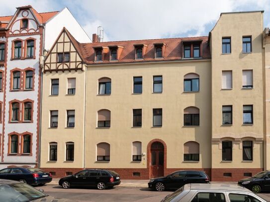 Große 4 Zimmer-Wohnung in Halle