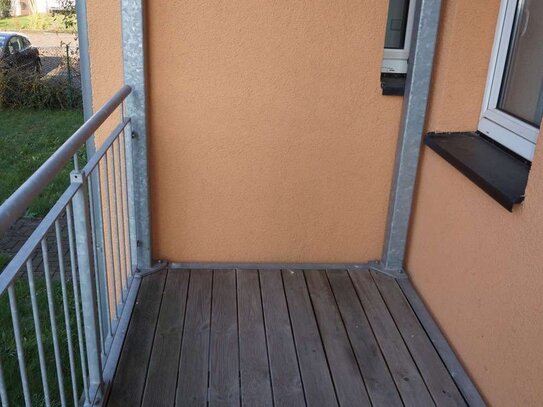 Balkon + komplett zum Innenhof + Bad mit Dusche *