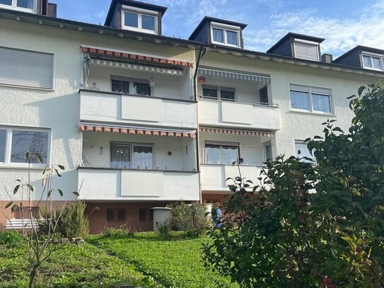 Gepflegte 3 + 2 Zimmer-Wohnung mit 2 Bäder, EBK und Garage in ruhiger Lage von Nürtingen