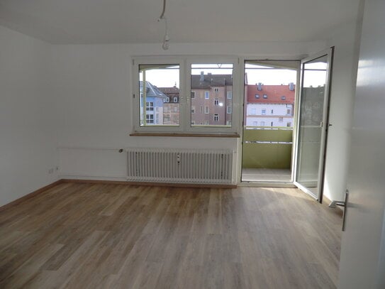 Helle, renovierte 3 Zimmer mit SüdWestbalkon zum Innenhof