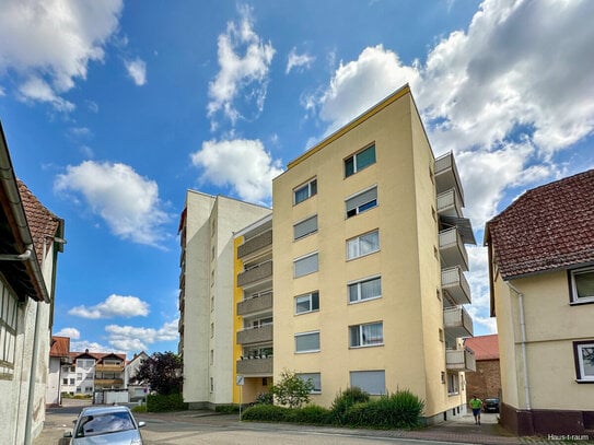 Schicke Wohnung mit Sonnenbalkon und Aufzug in Liederbach