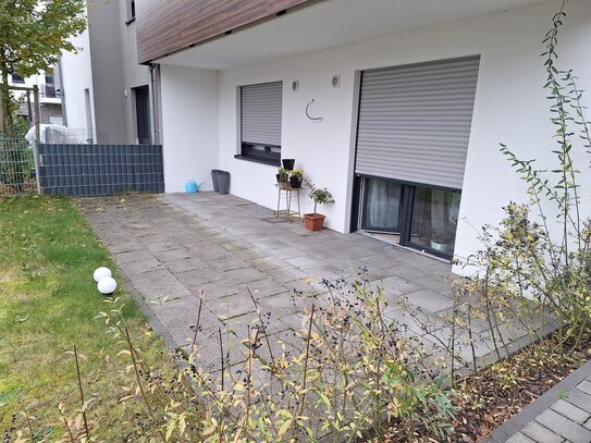 Erdgeschosswohnung mit Terrasse, Kellerraum und Kfz-Stellplatz