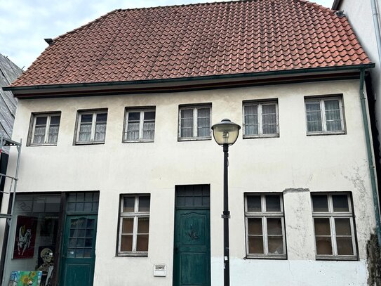 Denkmalgeschütztes Stadthaus mit separater Werkstatt (auch Denkmalschutz) in Werner Innenstadt