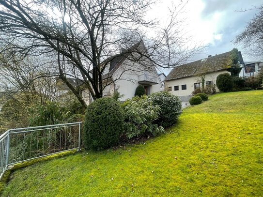 Gemütliches Einfamilienhaus mit Scheune und grossem Garten aus dem Jahr 1960