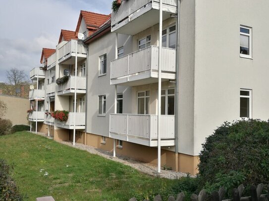 NEU RENOVIERT! 2-Raumwohnung mit Balkon im Erdgeschoss