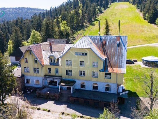 Schmuckstück an der Schwarzwaldhochstraße - Renovierung oder Neubauprojekt